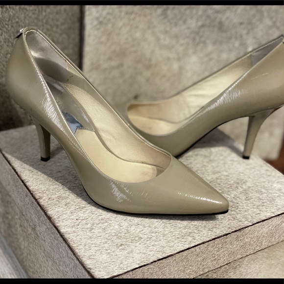 Stylish. Classy. Boss pumps - Picture 2 of 3